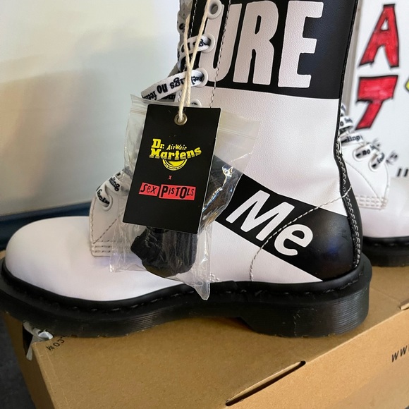 DR MARTENS X THE SEX PISTOLS WOMENS 1490 BOOTS - Picture 4 of 13